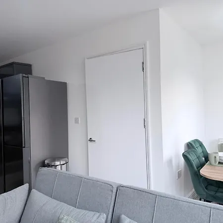52 Ring Road 2 Shared House Ensuite Homestay Leeds (West Yorkshire)