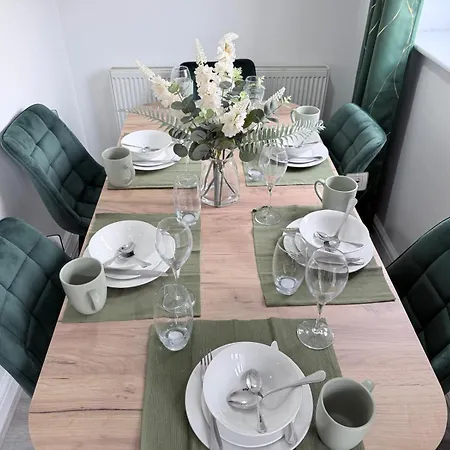 52 Ring Road 2 Shared House Ensuite Homestay Leeds (West Yorkshire)